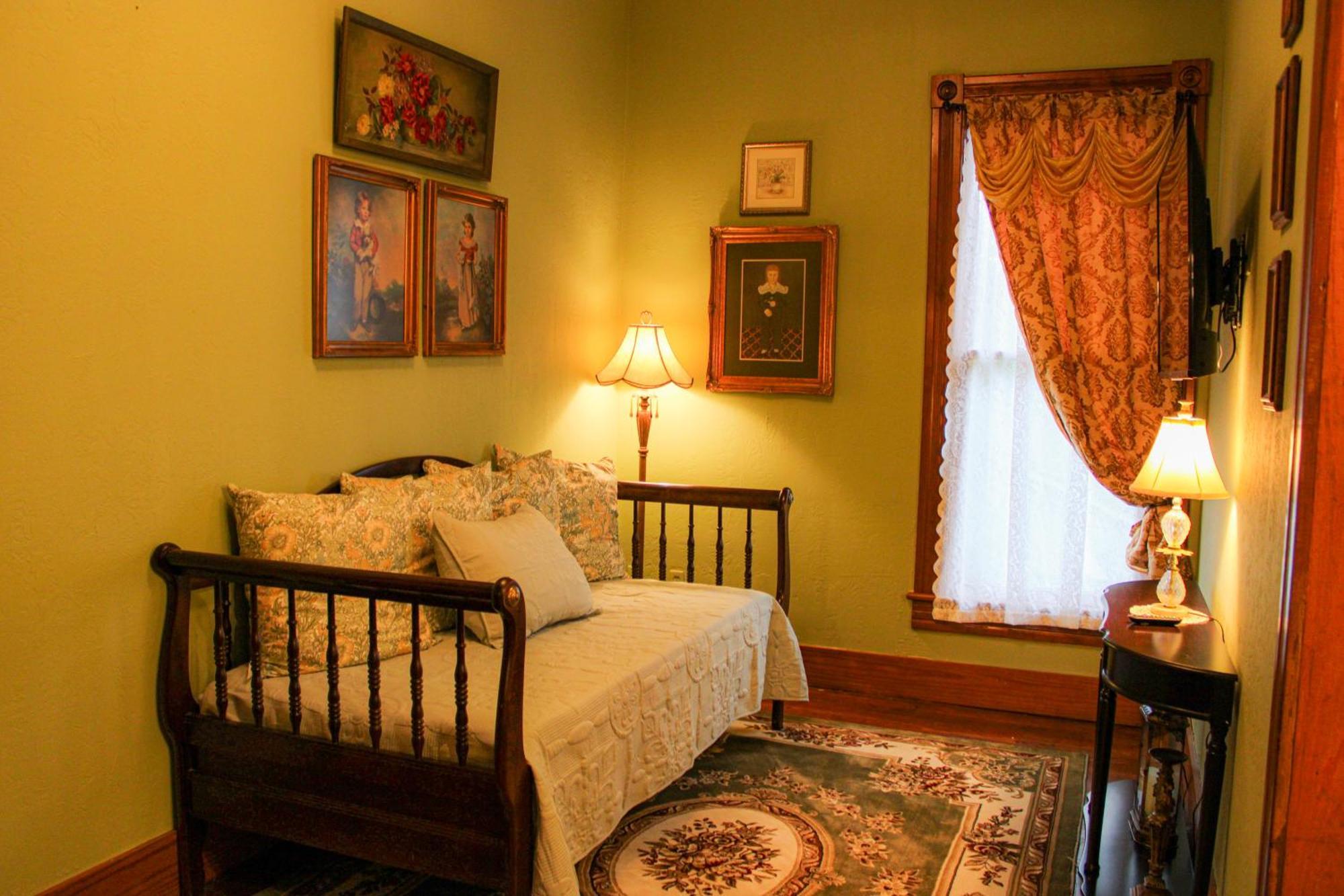Madisonville Woodbine Inn And Restaurant מראה חיצוני תמונה